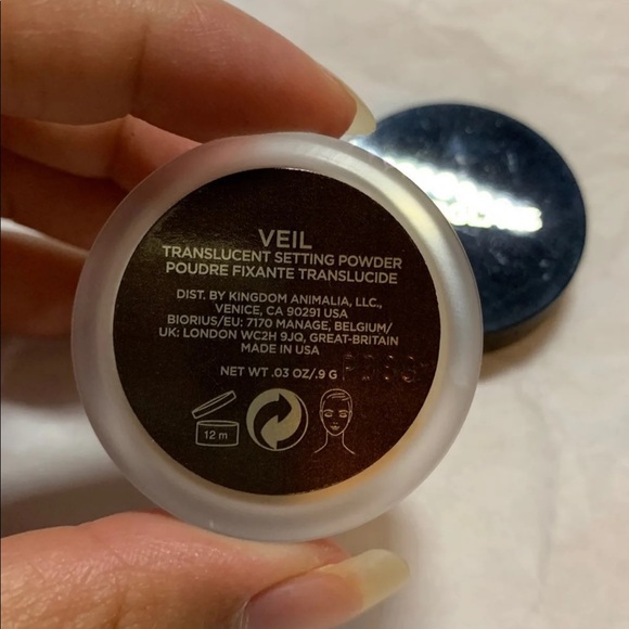 Hourglass Translucent Setting Powder - Picture 3 of 3